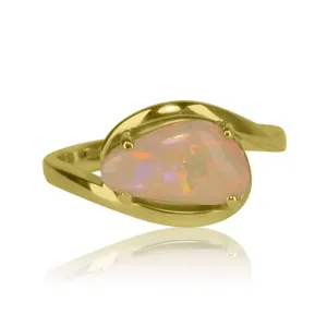 14kt Yellow Gold White Opal ring