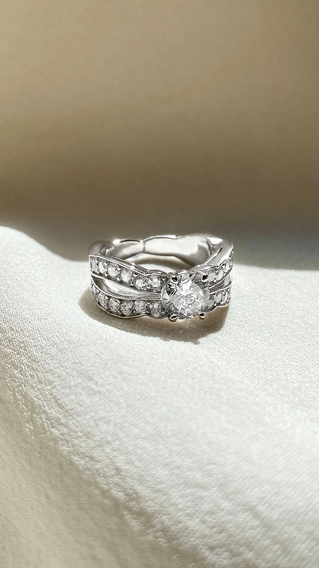 Zircon Stone Fancy Ring